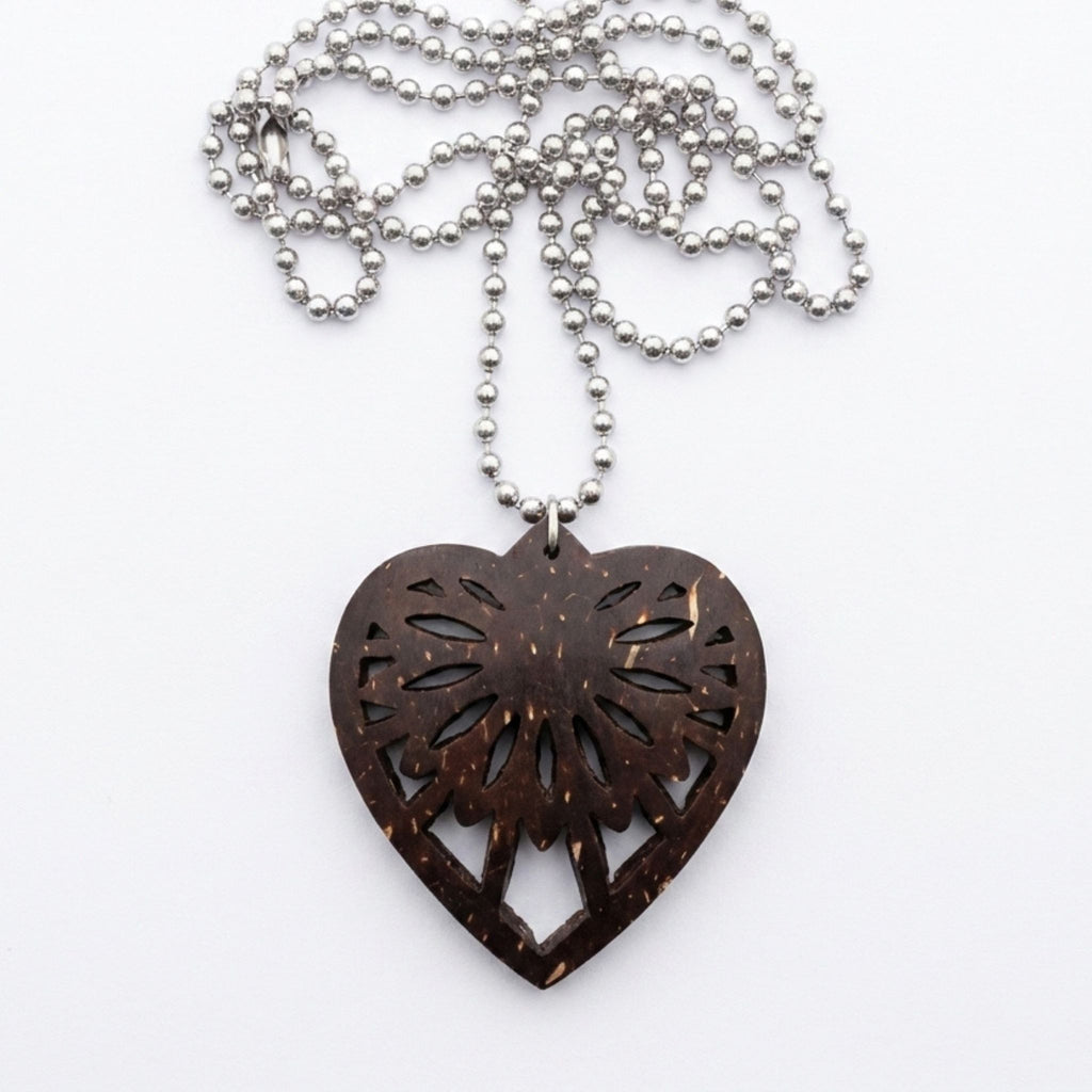 Sydänriipus Necklace – Coconut Shell Heart Pendant with Ball Chain