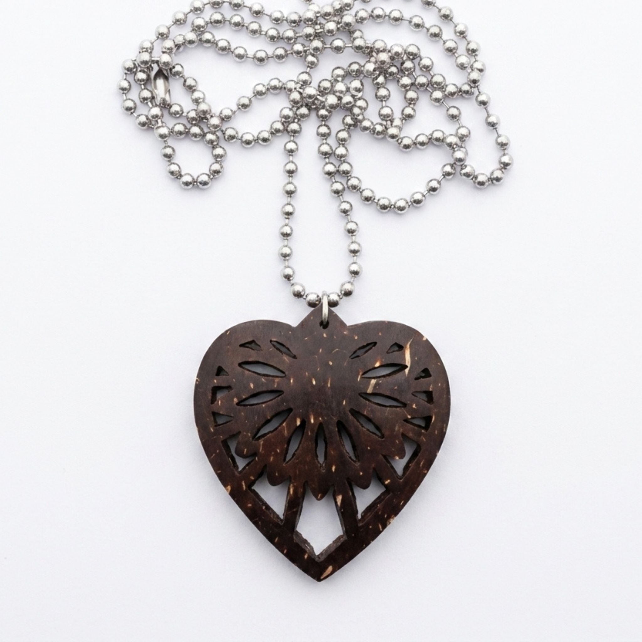 Sydänriipus Necklace – Coconut Shell Heart Pendant with Ball Chain