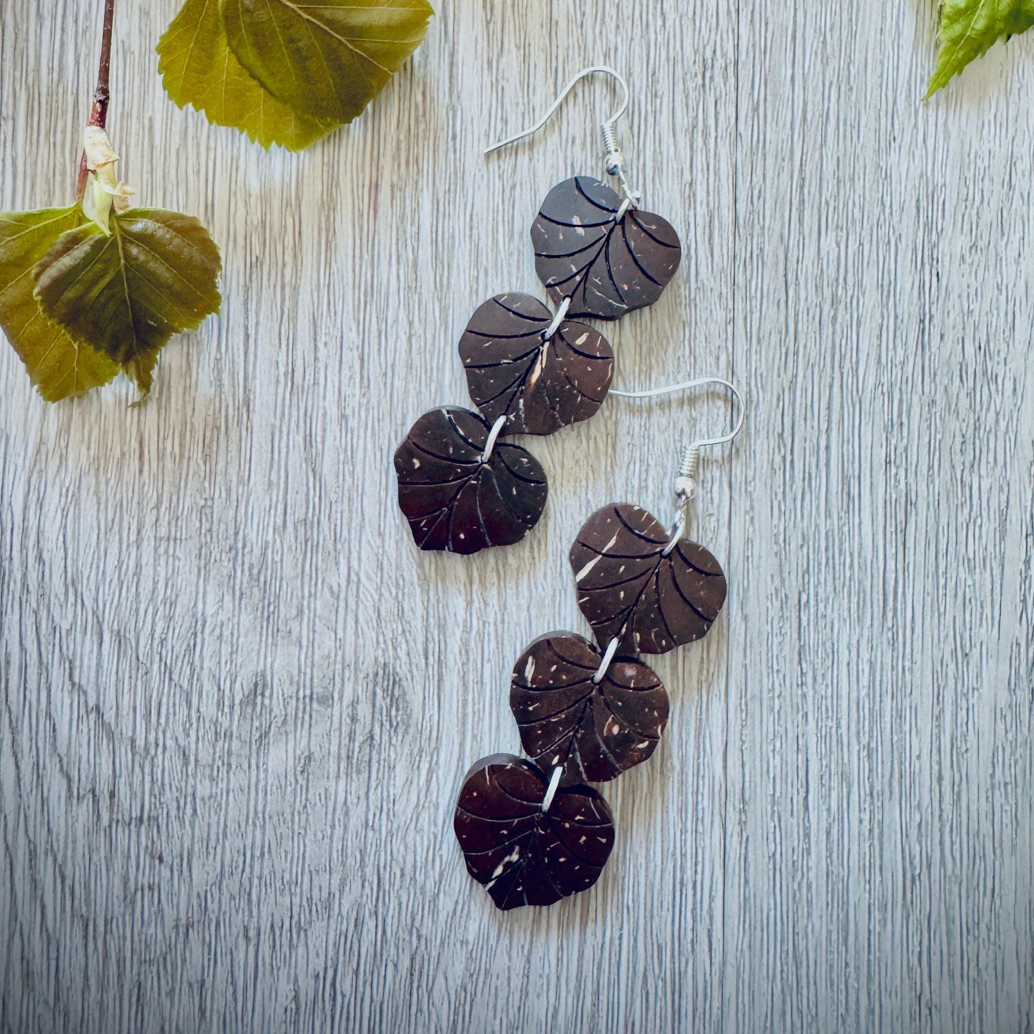 Sydänlehti Chain Earrings – Coconut Shell Heart Leaf Dangles