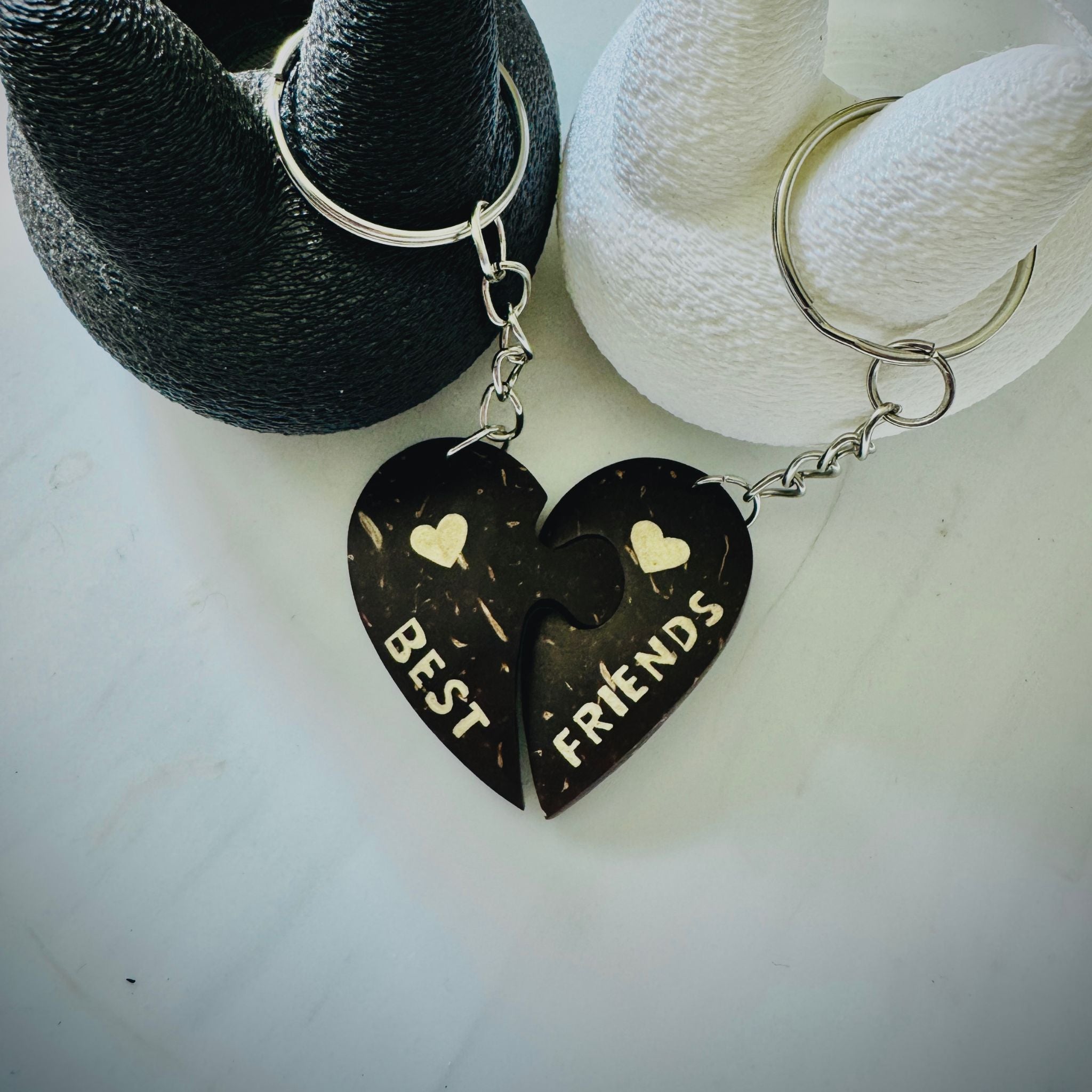 Parhaat Ystävät – Best Friends Coconut Shell Keychain Set