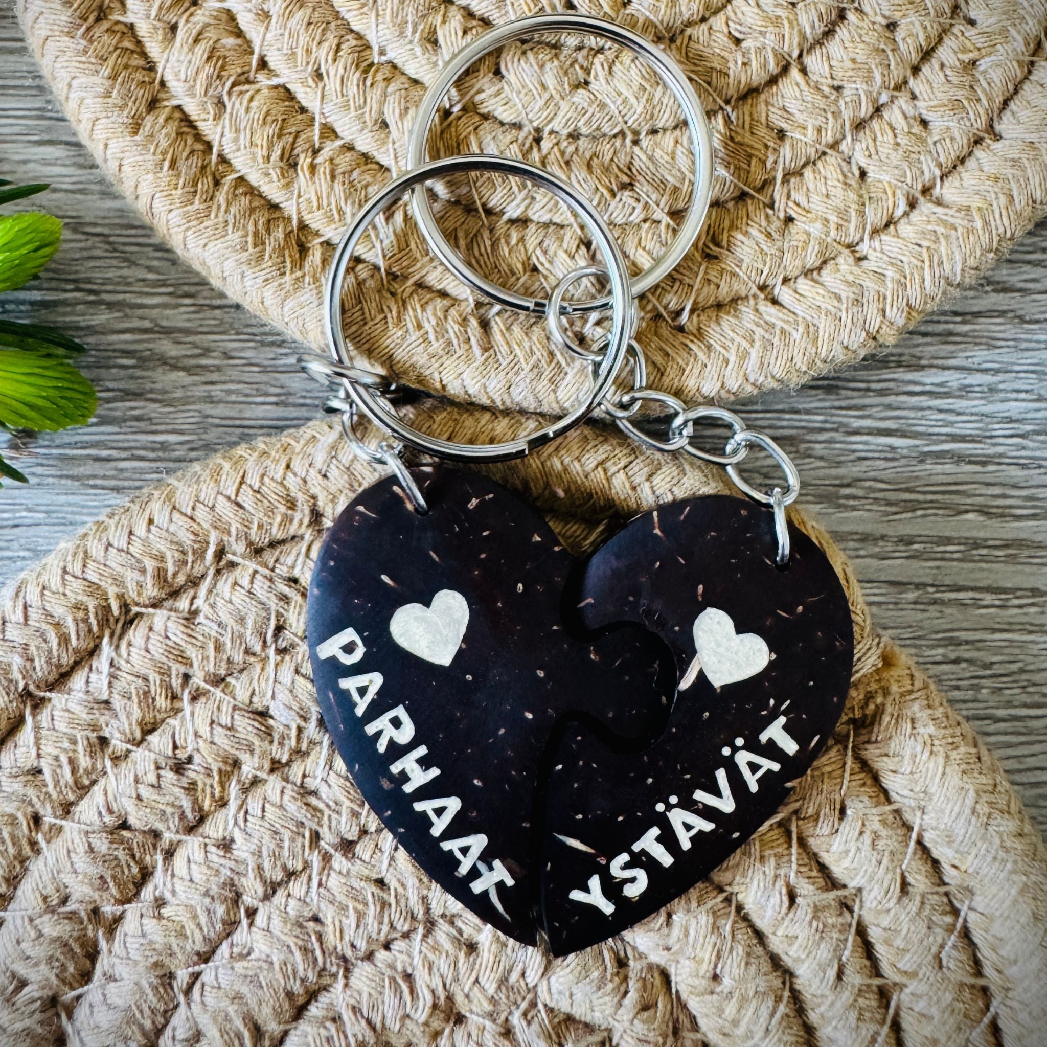 Parhaat Ystävät – Best Friends Coconut Shell Keychain Set